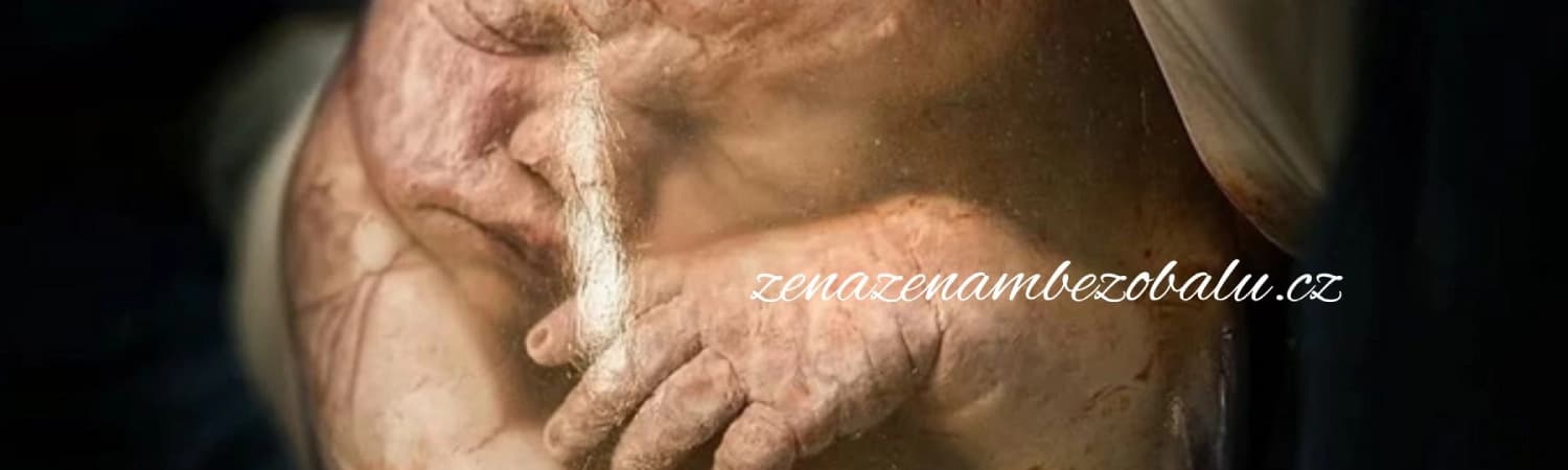 Musí mi prasknout voda, abych začala rodit?